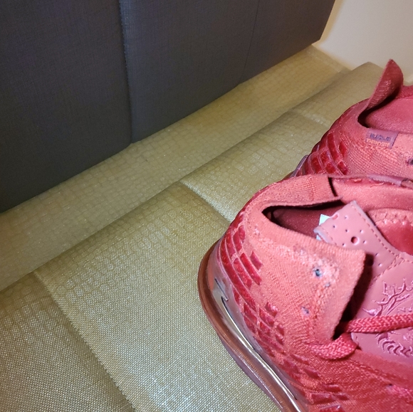 Size 10 - Nike LeBron 17 Red Carpet 2019 - Picture 4 of 7